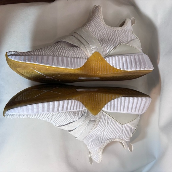 PUMA Sz 9.5 High Top White Textured Sneakers with Rise Gold Buckle Rubber Sole - Picture 6 of 13